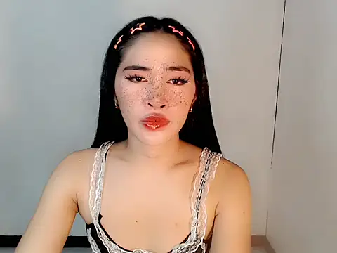 Snapshot of urasiankylie chatting on 04.29.26 urasiankylie online show from 04.29.26