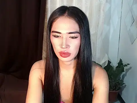 Snapshot of urasiankylie chatting on 05.18.26 urasiankylie online show from 05.18.26