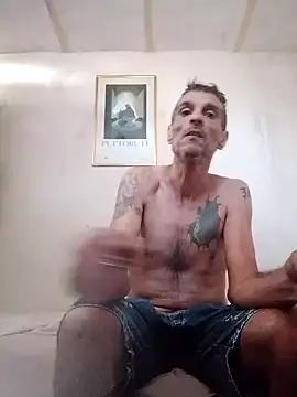 Snapshot of Guillelp chatting on 04.24.26 Guillelp online show from 04.24.26