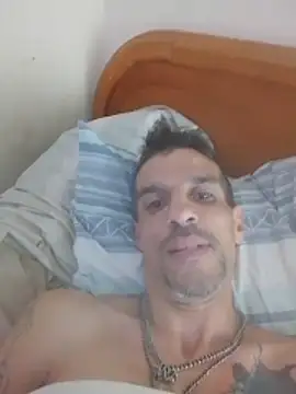 Snapshot of Guillelp chatting on 04.27.26 Guillelp online show from 04.27.26