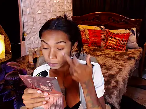 Snapshot of SluttyWhoreAra chatting on 04.21.26 SluttyWhoreAra online show from 04.21.26