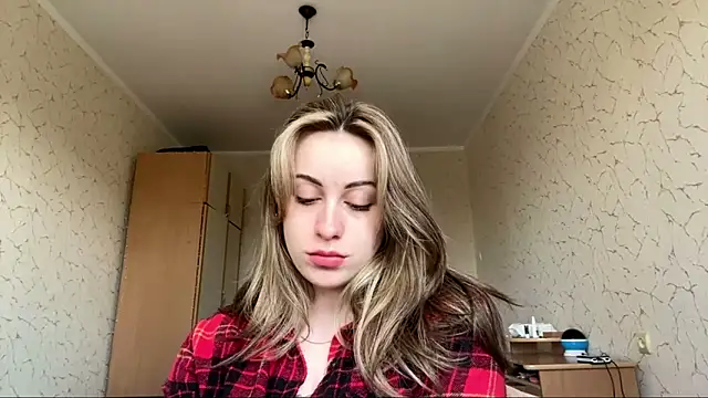Snapshot of SpringSummers chatting on 04.17.26 SpringSummers online show from 04.17.26
