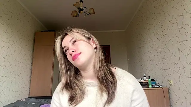 Snapshot of SpringSummers chatting on 04.30.26 SpringSummers online show from 04.30.26