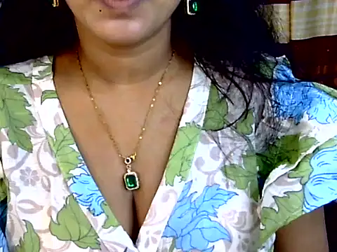 Snapshot of Noor_Zarin chatting on 04.13.26 Noor Zarin online show from 04.13.26