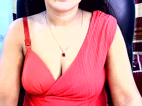 Snapshot of Noor_Zarin chatting on 04.21.26 Noor Zarin online show from 04.21.26