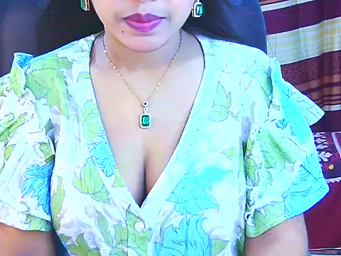 Snapshot of Noor_Zarin chatting on 04.22.26 Noor Zarin online show from 04.22.26