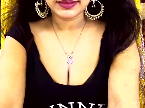 Snapshot of Noor_Zarin chatting on 04.25.26 Noor Zarin online show from 04.25.26