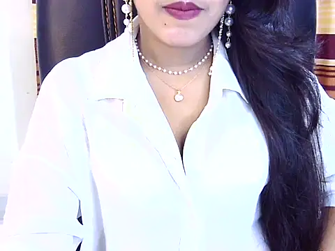 Snapshot of Noor_Zarin chatting on 05.05.26 Noor Zarin online show from 05.05.26