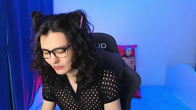 Snapshot of FormOverFear chatting on 04.05.26 FormOverFear online show from 04.05.26