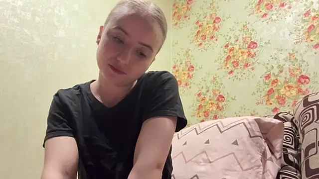 Snapshot of SabinaHaggen chatting on 04.16.26 SabinaHaggen online show from 04.16.26
