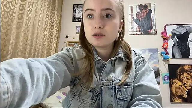 Snapshot of SabinaHaggen chatting on 04.22.26 SabinaHaggen online show from 04.22.26