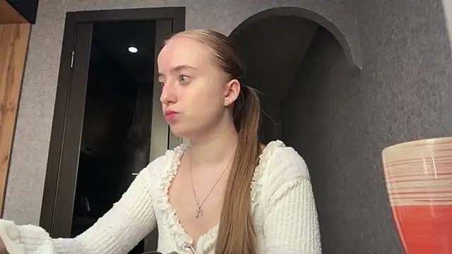 Snapshot of SabinaHaggen chatting on 04.29.26 SabinaHaggen online show from 04.29.26