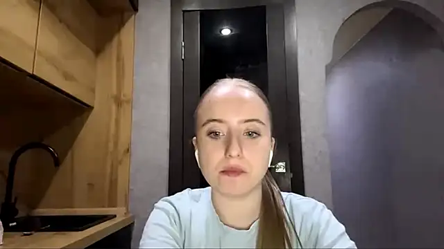 Snapshot of SabinaHaggen chatting on 05.18.26 SabinaHaggen online show from 05.18.26