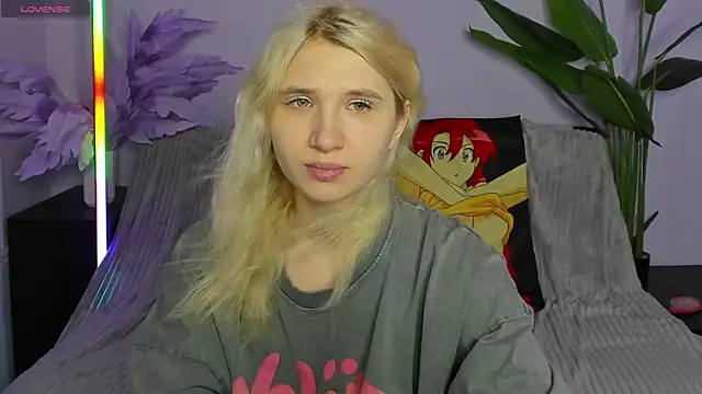 Snapshot of Kitty_Blondie chatting on 04.06.26 Kitty Blondie online show from 04.06.26