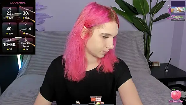 Kitty Blondie online show from 04.21.26