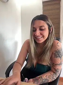 Snapshot of Isabella_varella- chatting on 05.06.26 Isabella varella- online show from 05.06.26