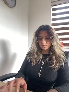 Snapshot of Isabella_varella- chatting on 05.11.26 Isabella varella- online show from 05.11.26