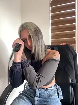 Snapshot of Isabella_varella- chatting on 05.14.26 Isabella varella- online show from 05.14.26