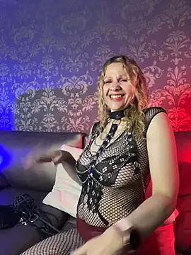 Snapshot of EvangelineLove_ chatting on 06.19.26 EvangelineLove online show from 06.19.26