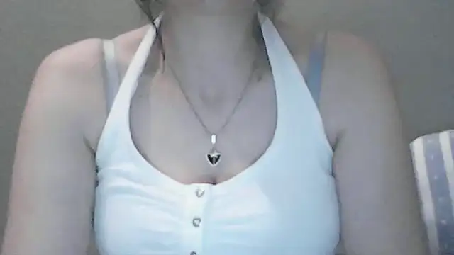 Snapshot of sara_41 chatting on 04.25.26 sara 41 online show from 04.25.26