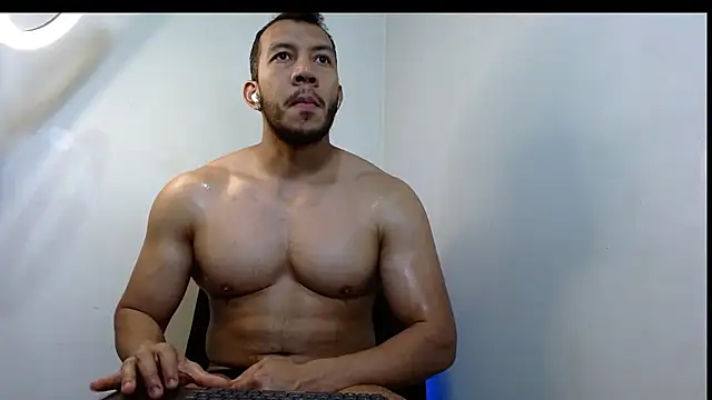 Snapshot of georgeholl chatting on 04.19.26 georgeholl online show from 04.19.26