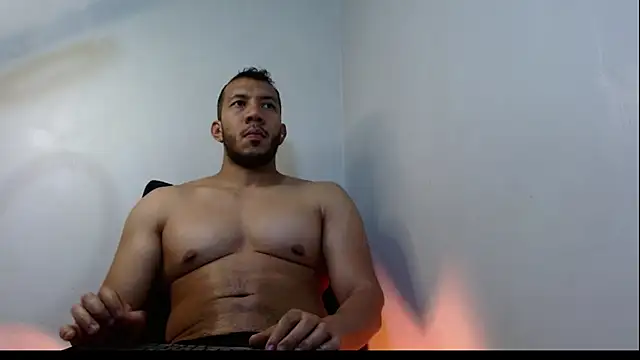 Snapshot of georgeholl chatting on 05.05.26 georgeholl online show from 05.05.26
