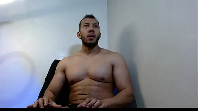 Snapshot of georgeholl chatting on 05.11.26 georgeholl online show from 05.11.26