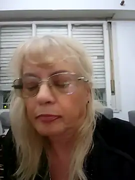 Snapshot of MatureElegantWidow chatting on 04.11.26 MatureElegantWidow online show from 04.11.26