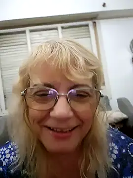 Snapshot of MatureElegantWidow chatting on 05.01.26 MatureElegantWidow online show from 05.01.26