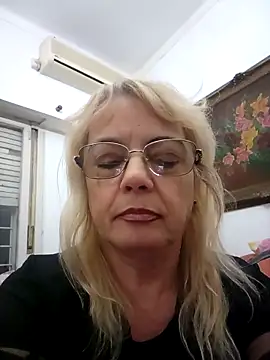 Snapshot of MatureElegantWidow chatting on 05.02.26 MatureElegantWidow online show from 05.02.26