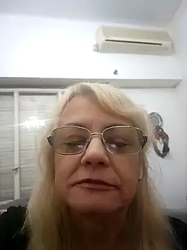 Snapshot of MatureElegantWidow chatting on 05.06.26 MatureElegantWidow online show from 05.06.26