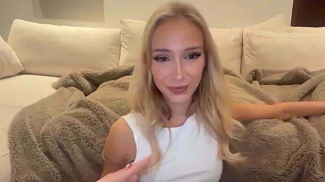 Snapshot of ambrefleurxx chatting on 05.06.26 ambrefleurxx online show from 05.06.26