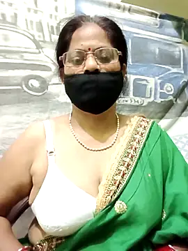 Snapshot of SEEMA_012 chatting on 04.18.26 SEEMA 012 online show from 04.18.26
