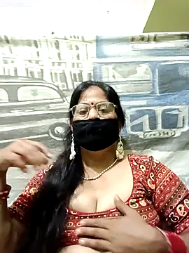 Snapshot of SEEMA_012 chatting on 04.19.26 SEEMA 012 online show from 04.19.26
