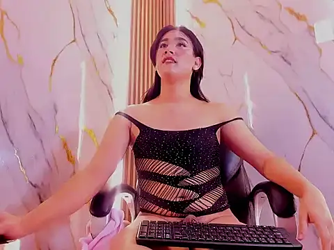 MarhiamCristal online show from 04.12.26