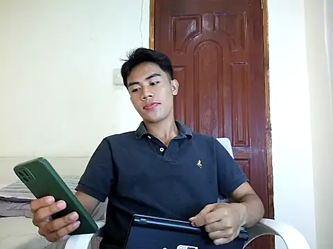 Snapshot of valerio_fernan chatting on 05.27.26 valerio fernan online show from 05.27.26