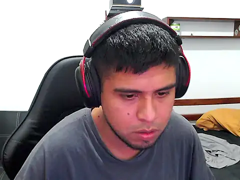 Snapshot of axellrz_ chatting on 04.04.26 axellrz online show from 04.04.26