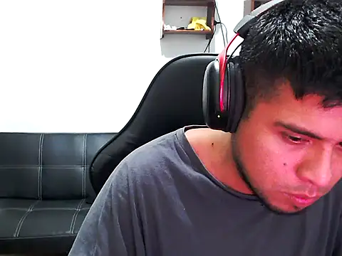 Snapshot of axellrz_ chatting on 04.07.26 axellrz online show from 04.07.26