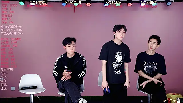 Snapshot of w-lucky02 chatting on 04.21.26 w-lucky02 online show from 04.21.26