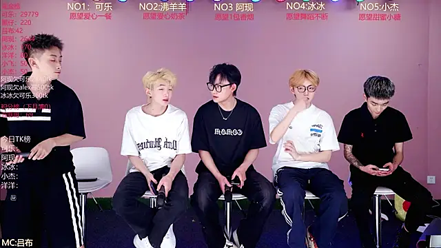 Snapshot of w-lucky02 chatting on 05.04.26 w-lucky02 online show from 05.04.26
