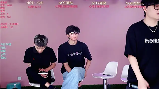 Snapshot of w-lucky02 chatting on 05.18.26 w-lucky02 online show from 05.18.26