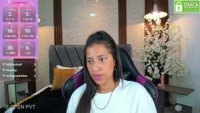 Snapshot of Atiena_ chatting on 04.18.26 Atiena online show from 04.18.26