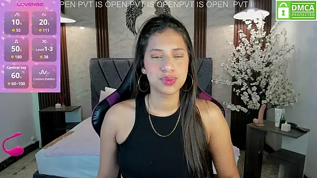 Snapshot of Atiena_ chatting on 04.28.26 Atiena online show from 04.28.26