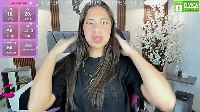 Snapshot of Atiena_ chatting on 05.06.26 Atiena online show from 05.06.26