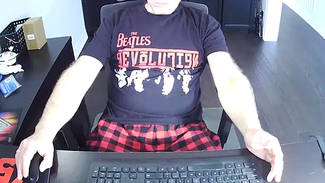 Snapshot of Shalun2000 chatting on 04.11.26 Shalun2000 online show from 04.11.26