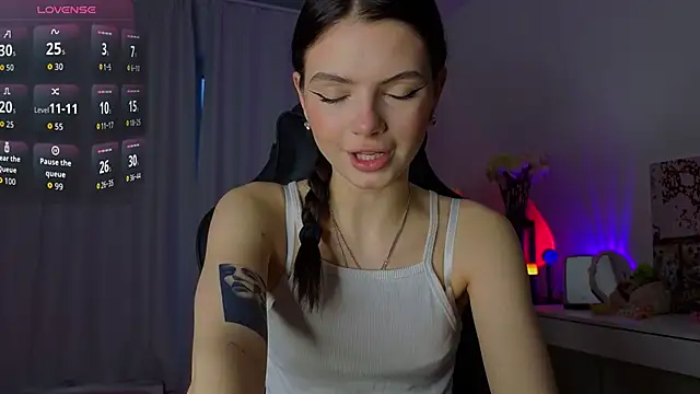 Snapshot of lillly_meow_ chatting on 05.14.26 lillly meow online show from 05.14.26