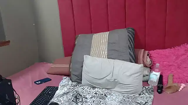 Snapshot of PinkyxGodess chatting on 04.28.26 PinkyxGodess online show from 04.28.26
