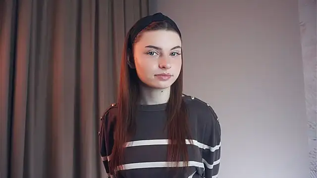 Snapshot of OneidaReiser chatting on 04.19.26 OneidaReiser online show from 04.19.26
