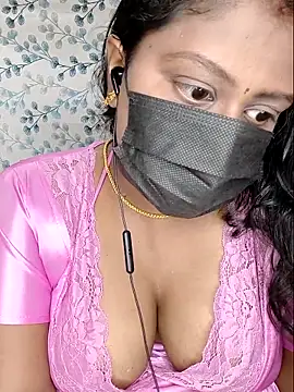 Snapshot of Romantic_Woman chatting on 04.15.26 Romantic Woman online show from 04.15.26