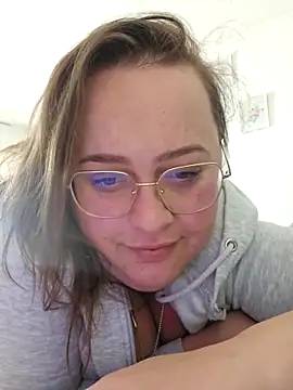 Snapshot of Blondibaby chatting on 05.19.26 Blondibaby online show from 05.19.26